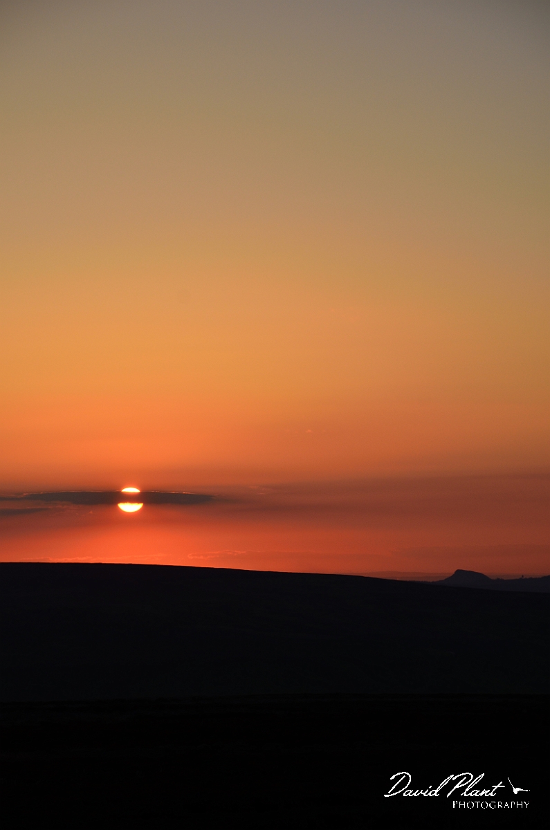 David Plant Photography - Wildlife Photography - Sunset - T.jpg - Cloud splitting sun - North York Moors